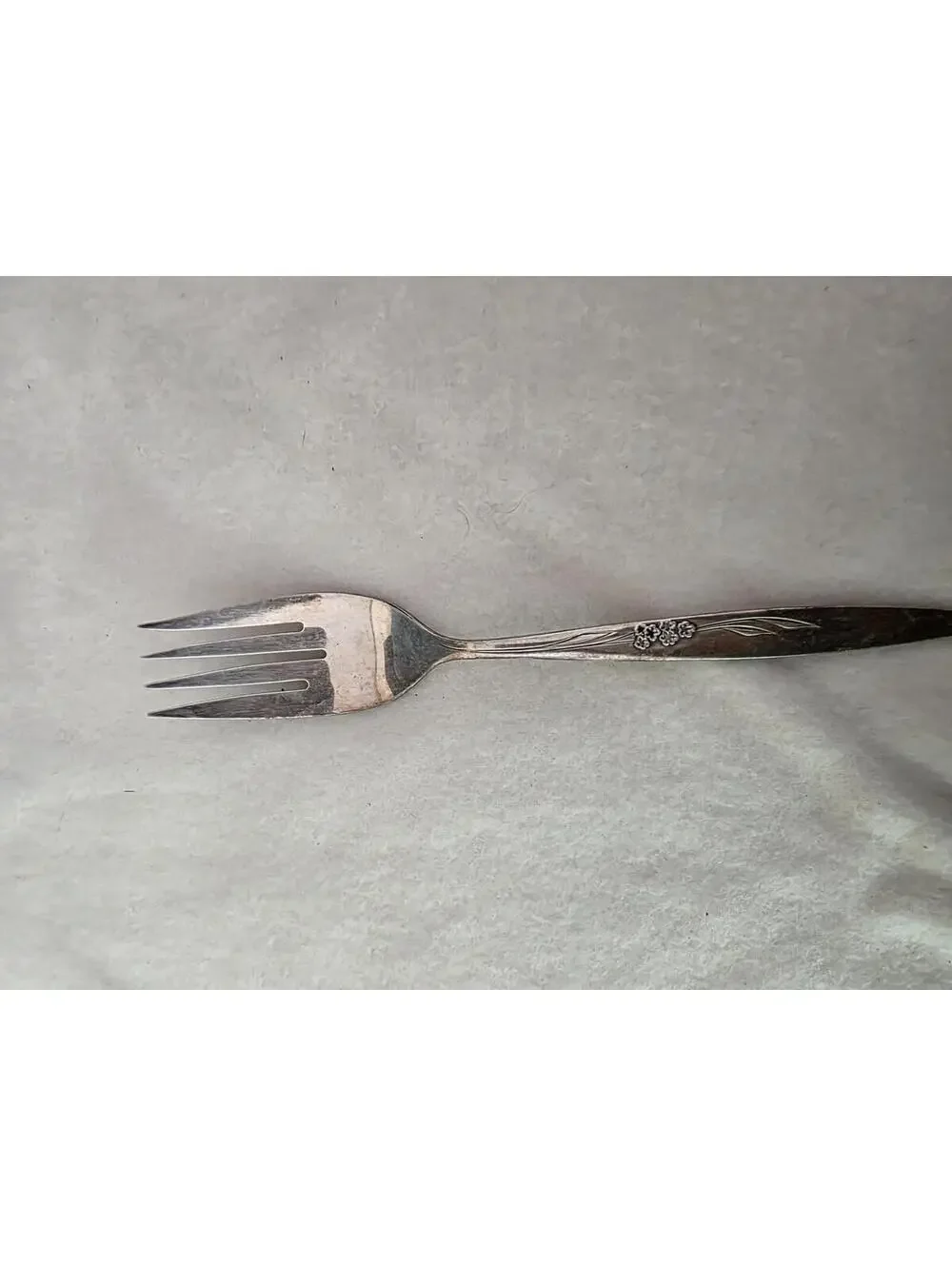 Oneida Gentle Rose Silverplate Serving Fork 8.5